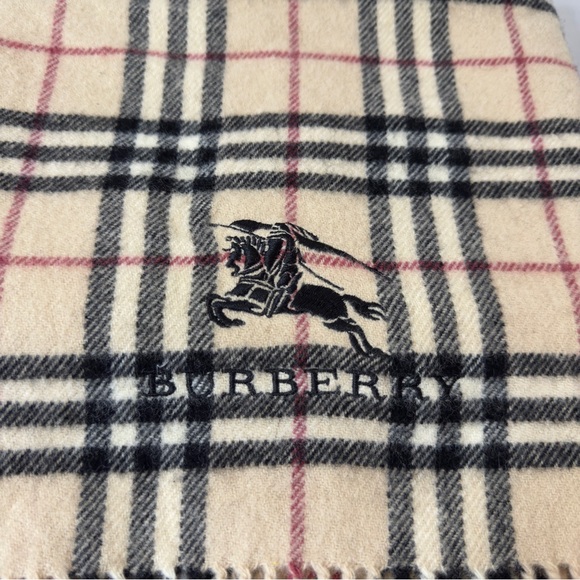 ‼️SOLD‼️Burberry Scarf/Shawl Vintage Classic Check Wool Light Beige color - Picture 2 of 7